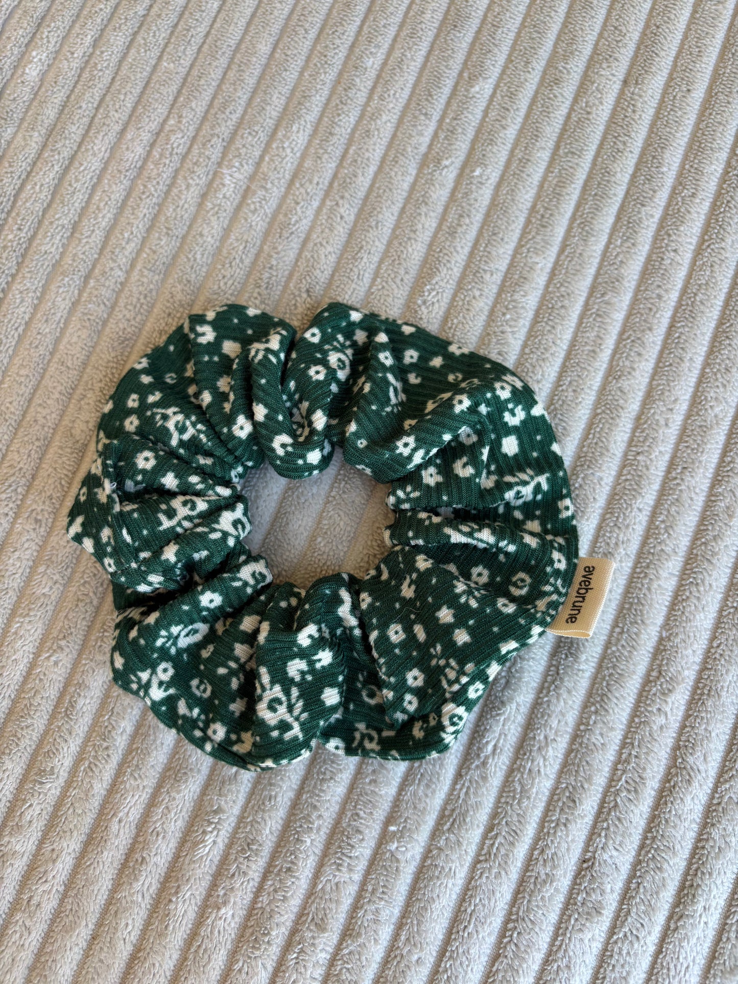 Chouchou vert à fleurs