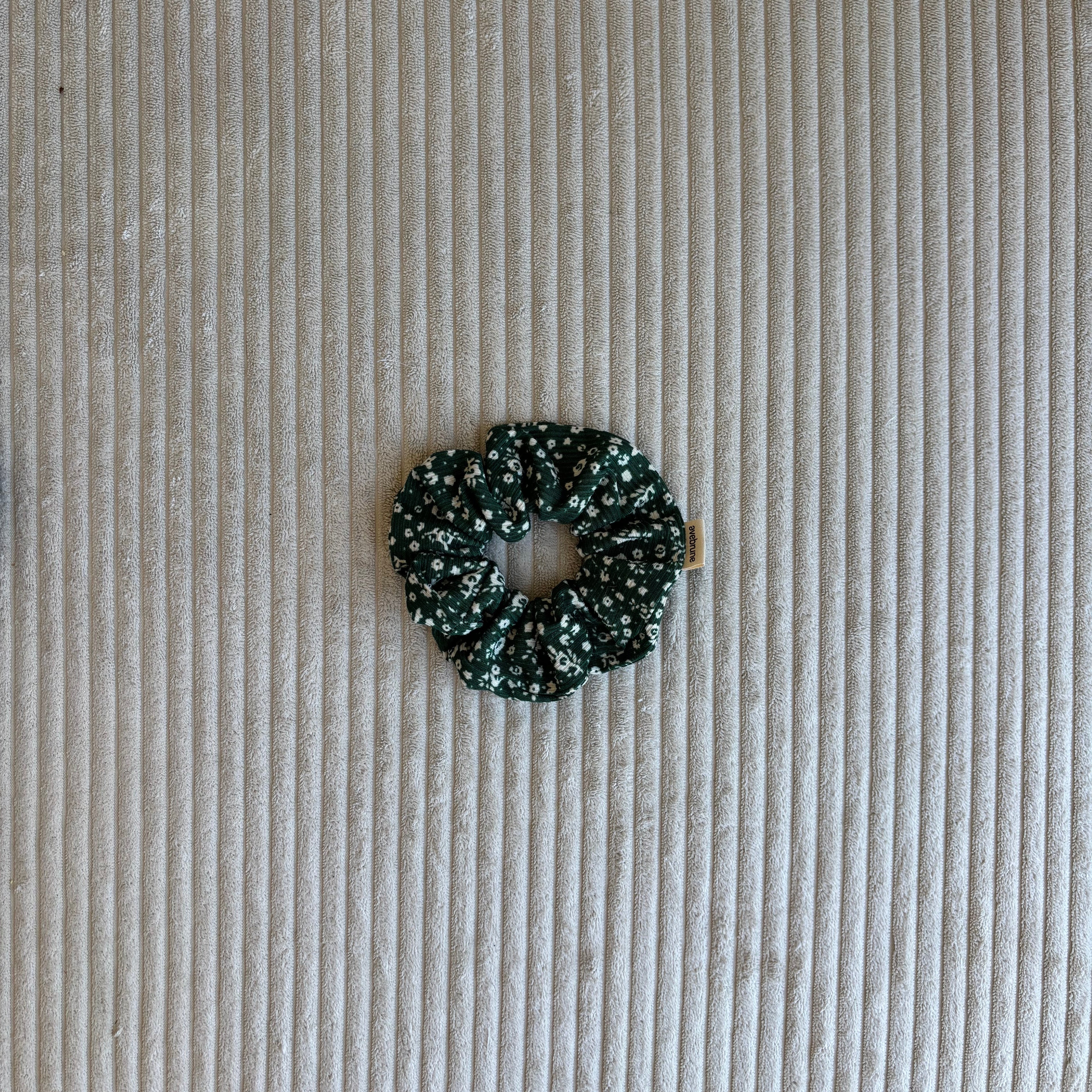Chouchou vert à fleurs
